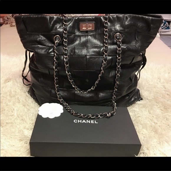 🌺SOLD 🌺Chanel glazed leather shoulder tote - Picture 2 of 11